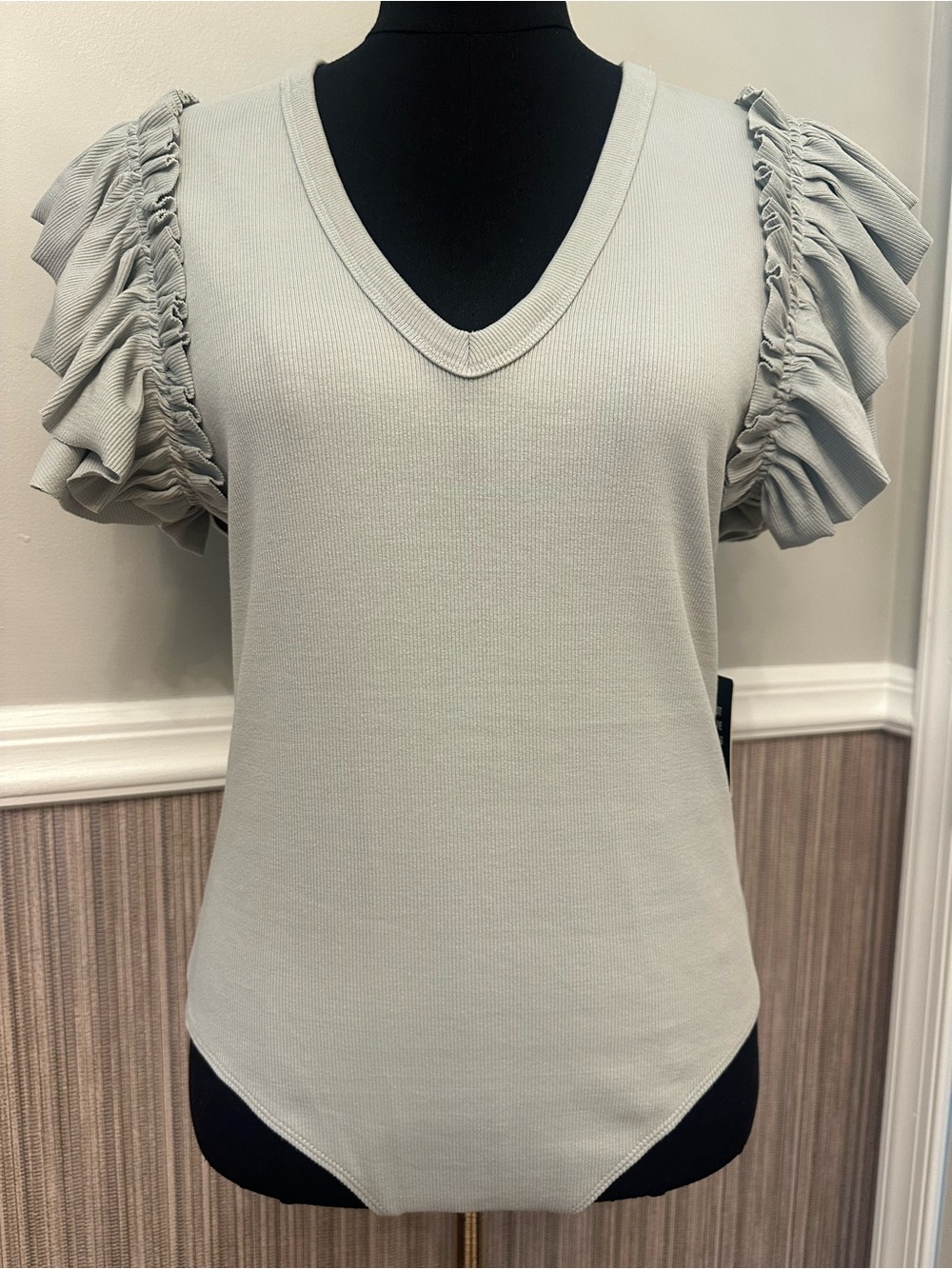 Express NWT Ruffle Sleeve Ribbed Bodysuit Large Gray V Neck Statement Sleeve